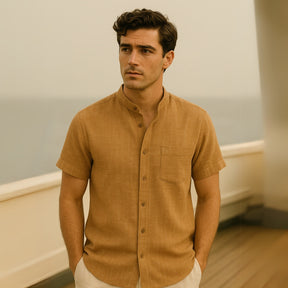 Camisa lisa de linho Beaumont com bolso frontal marrom claro